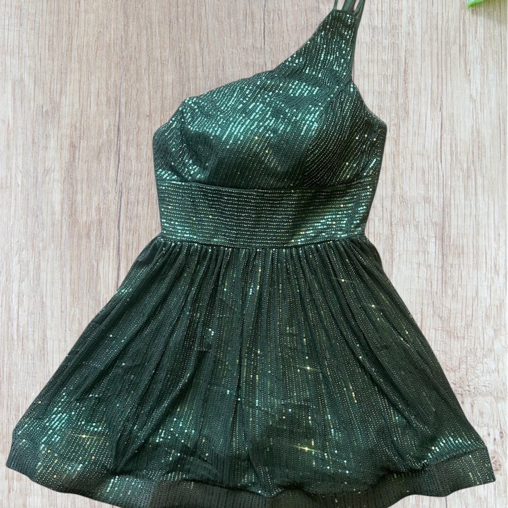 Green One-Shoulder Sparkle Dress